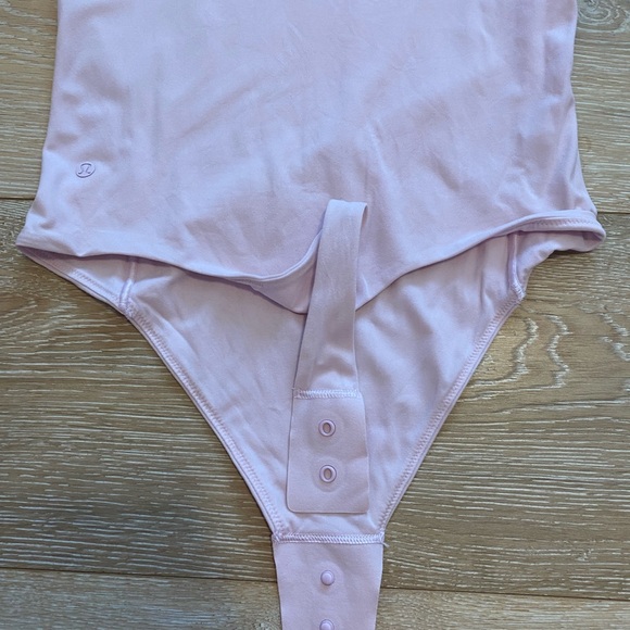 Wundermost Ultra-Soft Nulu Short-Sleeve Crew Thong Bodysuit in XS - Picture 4 of 4